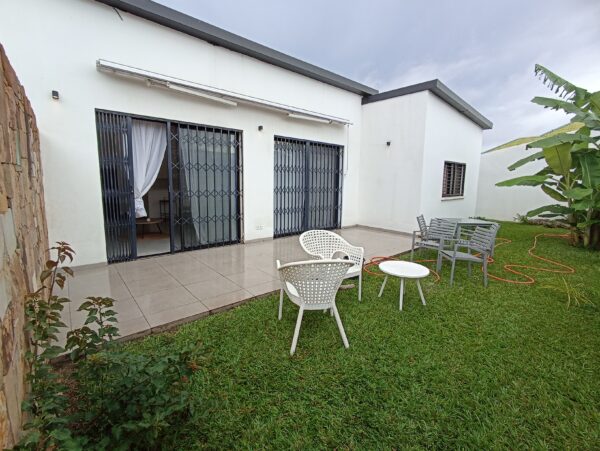 Appartement meublé à louer au golf Malela/ près du Lycée français.