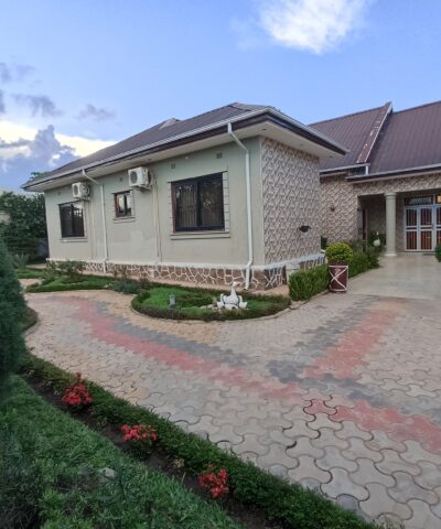 Maison meublée à vendre au golf plateau 1/ cercle hypique.