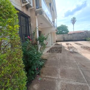 Appartement meublé à louer au golf Lido sur l'asphalte.