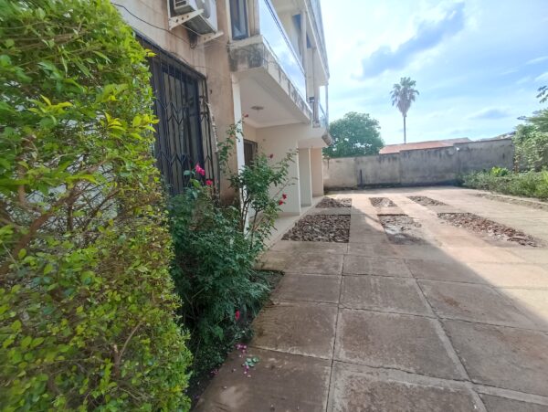 Appartement meublé à louer au golf Lido sur l'asphalte.