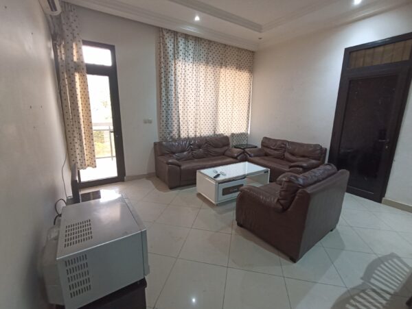 Appartement meublé à louer au golf Lido sur l'asphalte. - Image 2