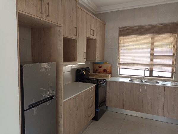 Appartement meublé à louer au golf / Riverside. - Image 3