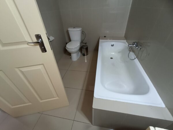 Bel appartement meublé à louer au golf Malela/ Quelques minutes du Lycée français. - Image 8