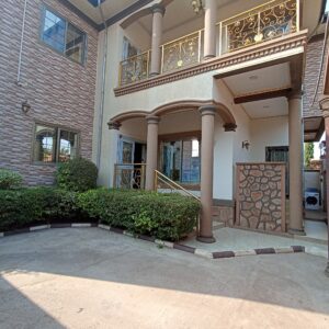 Appartement meublé à louer au golf Malela près du Lycée français.