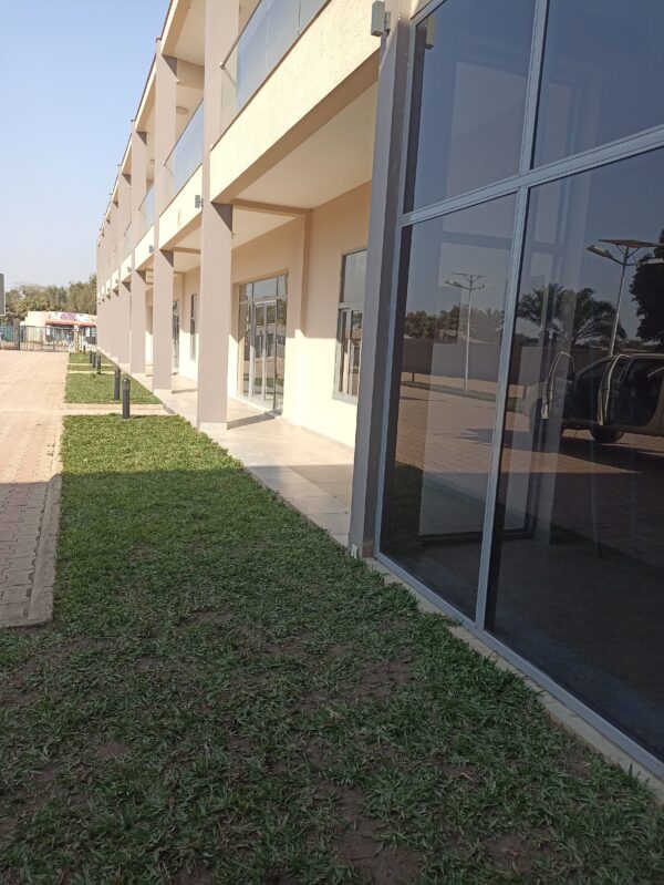 Appartements nouvellement construits au golf Malela sur l'asphalte.2 - Image 9