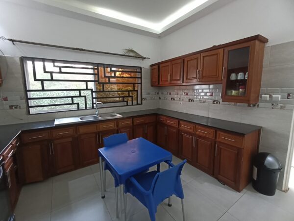 Belle maison meublée à louer au Quartier Bauduin. - Image 4