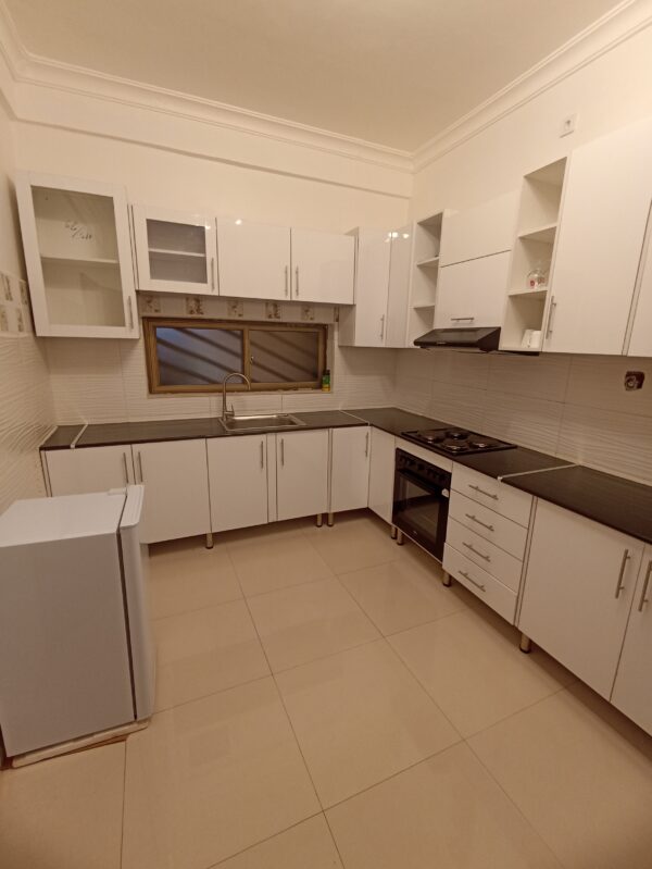 Appartements meublés à louer au golf Malela sur l'asphalte. - Image 2