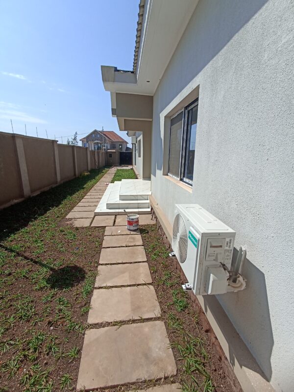 Maison nouvellement construite à vendre au golf Faustin. - Image 6