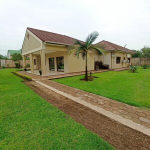 Maison meublée à louer au golf plateau 1/ cercle hypique.