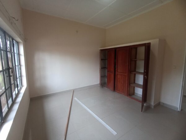Belle Maison a louer au Quartier Makomeno. - Image 5