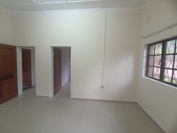 Belle Maison a louer au Quartier Makomeno. - Image 10