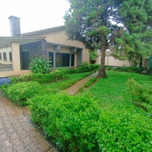 Belle Maison a louer au Quartier Makomeno.