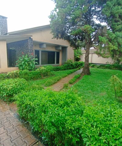 Belle Maison a louer au Quartier Makomeno.