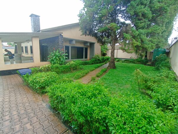 Belle Maison a louer au Quartier Makomeno.