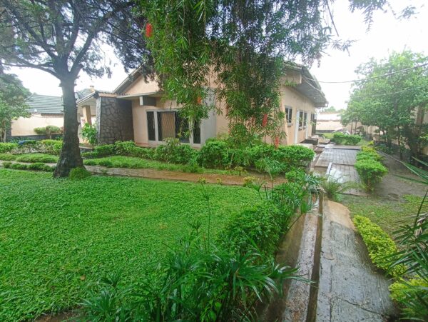 Belle Maison a louer au Quartier Makomeno. - Image 9