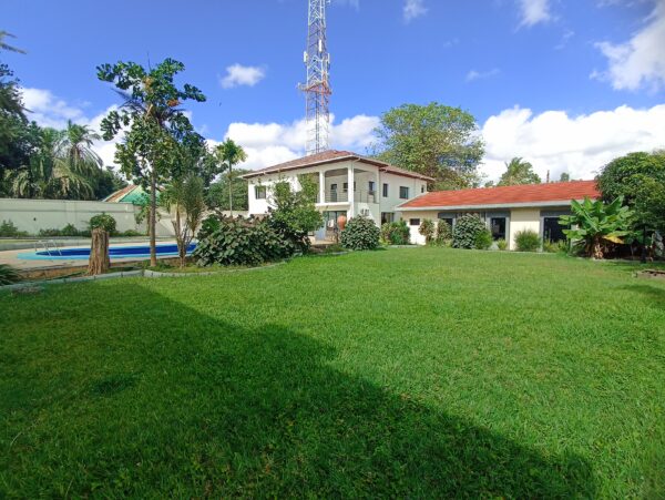 3 Appartements meublés à louer dans une même parcelle au centre ville de Lubumbashi. - Image 3
