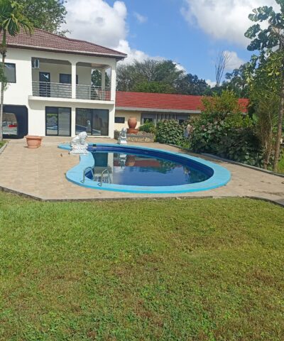 3 Appartements meublés à louer dans une même parcelle au centre ville de Lubumbashi.